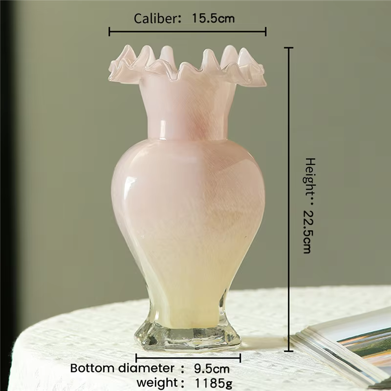 Vase à fleurs en verre rose
