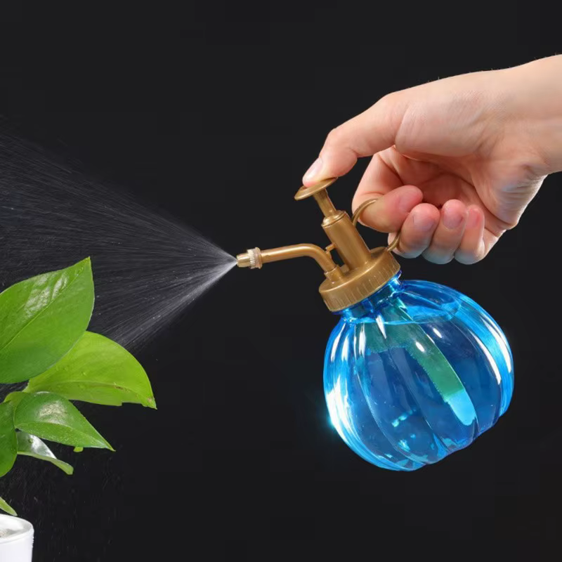 Pot d'arrosage créatif en plastique en forme de citrouille