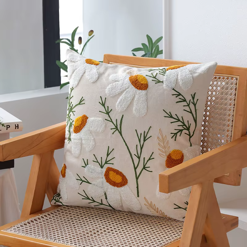 Juste de coussin décorative avec broderie florale