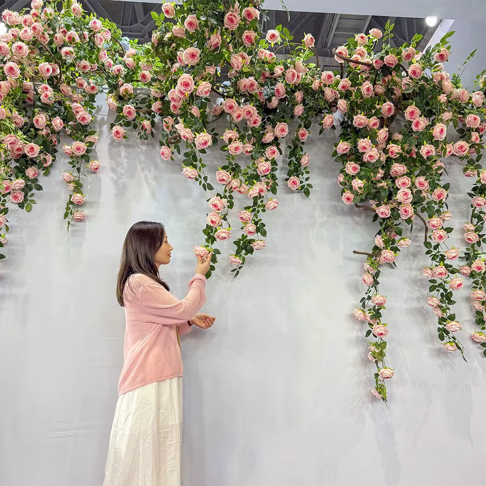 Guirlande de roses artificielles multicolores avec feuilles vertes