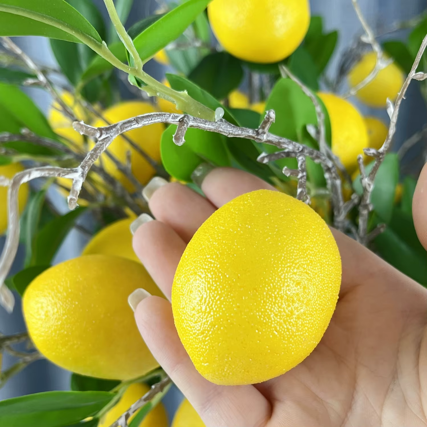 1 arbre citronnier artificiel contenant 5 faux citrons