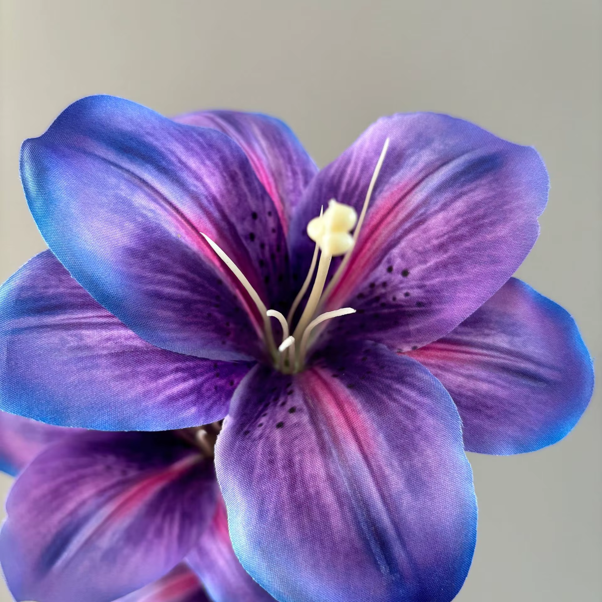6 pièces de nouveaux bouquets de lys artificiels Hemerocallis
