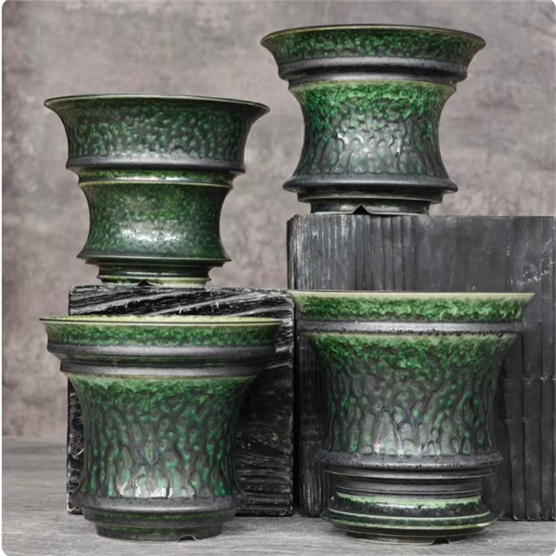 ‌ Pot en porcelaine vert algue pour plantes grimpantes