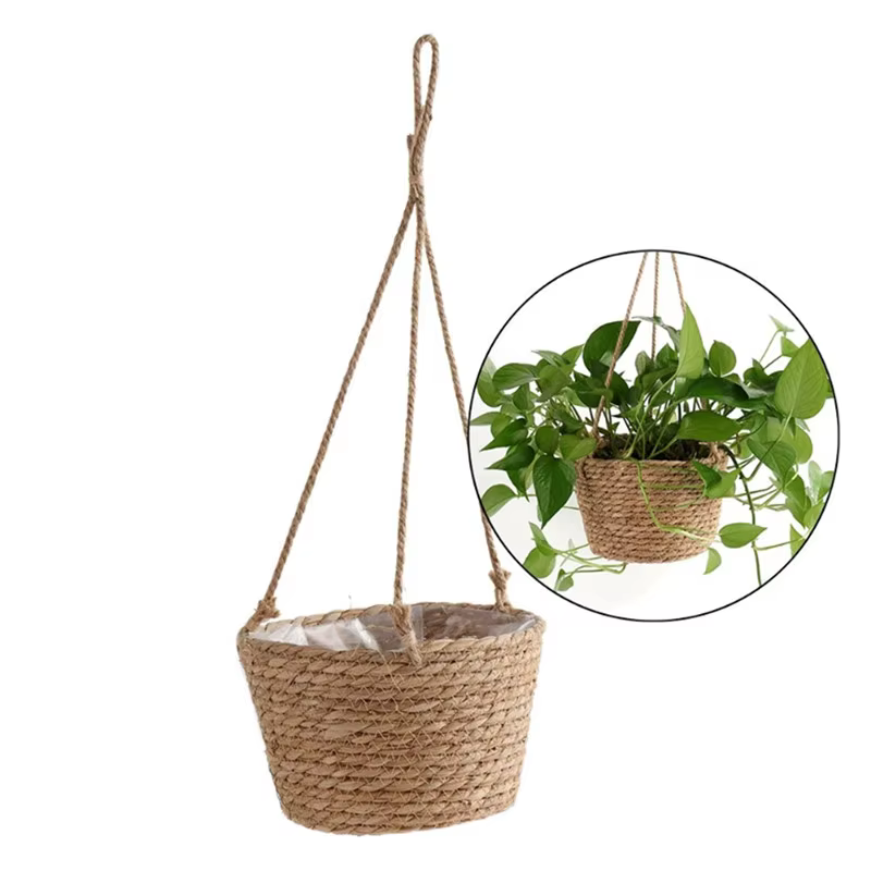 Paniers suspendus en herbe tressée pour fleurs et plantes vertes