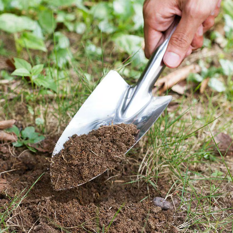 Outil de jardinage pour la plantation de plantes en pot