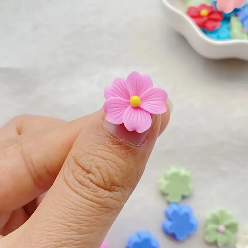 60 pièces de fleurs en résine mélangées