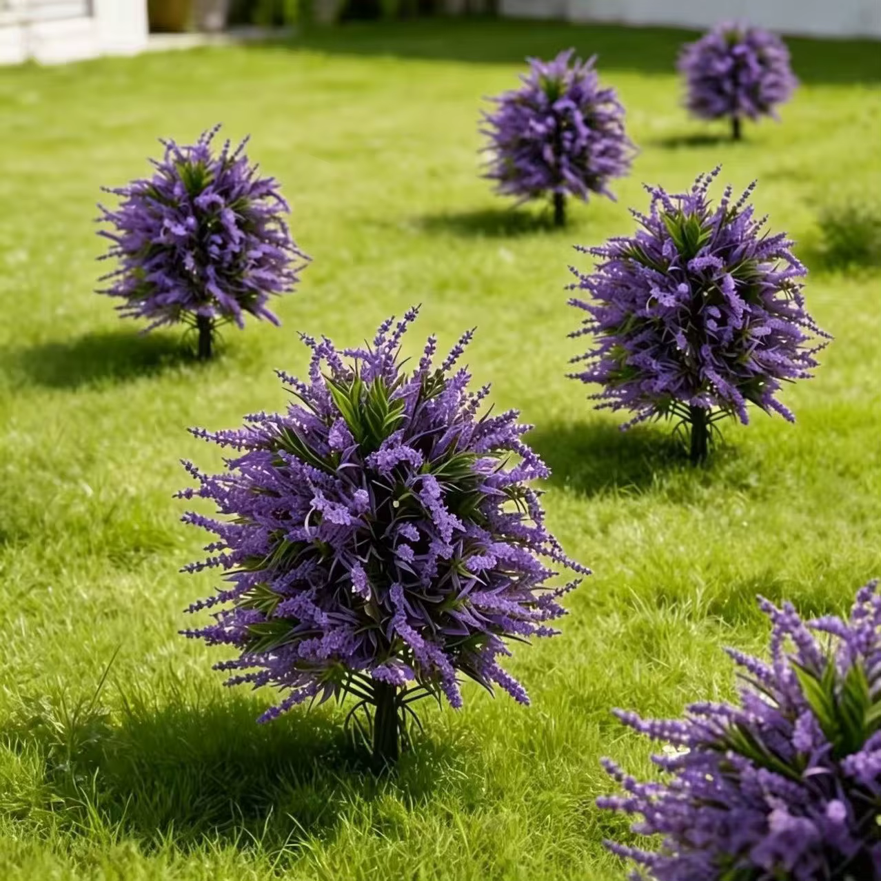 2 pièces d'arbres de lavande bleu-violet avec piquets de fixation au sol pour décors de mariage