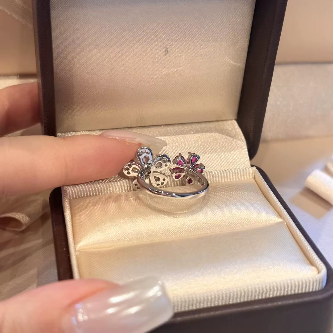 Bagues éblouissantes en argent 925 de haute qualité pour femmes, bagues à fleurs rouges en diamant complet, bijoux légers de luxe et exquis, cadeaux