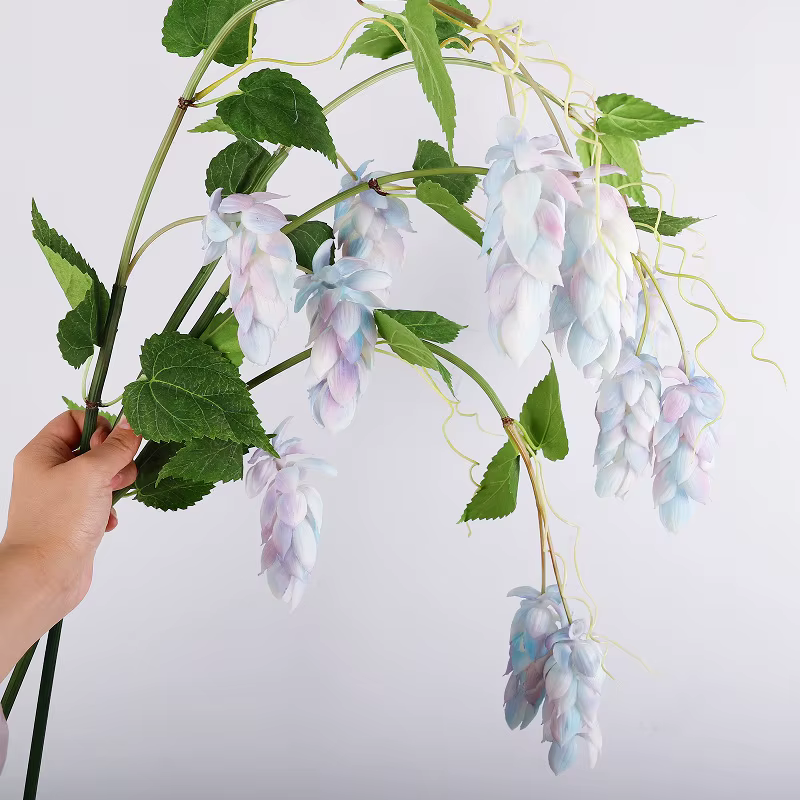 4 pièces de plantes artificielles suspendues à 3 têtes