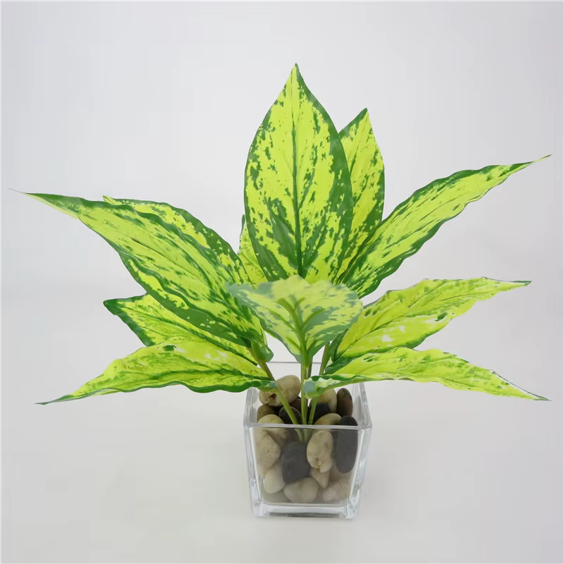 Plante verte artificielle en plastique