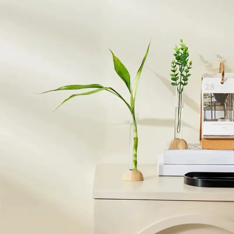 Vase à tubes à essai en plastique avec base en bambou