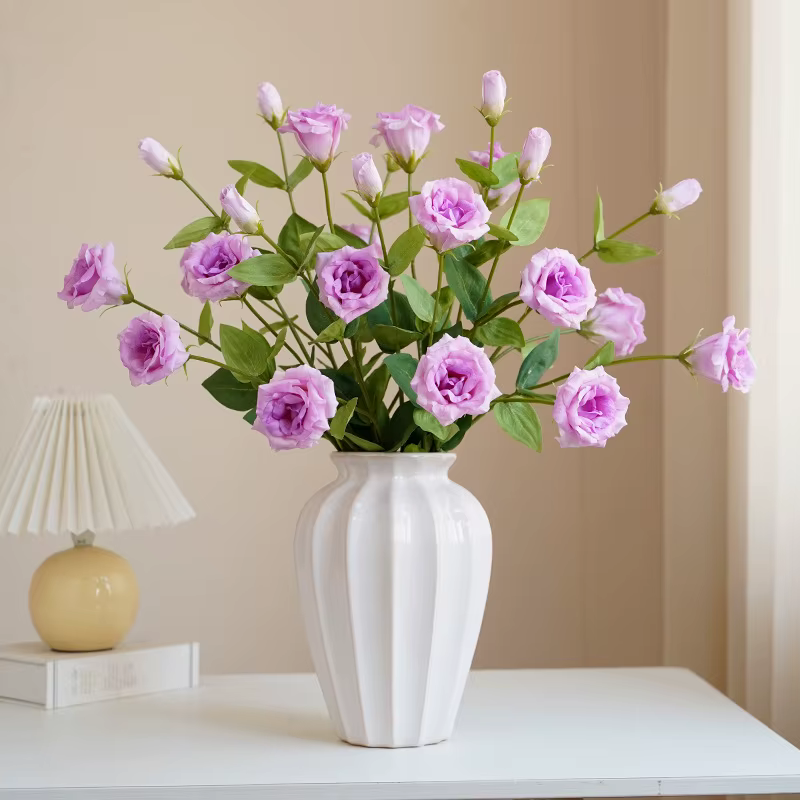 Grand vase à fleurs Eustoma hydratant à la main