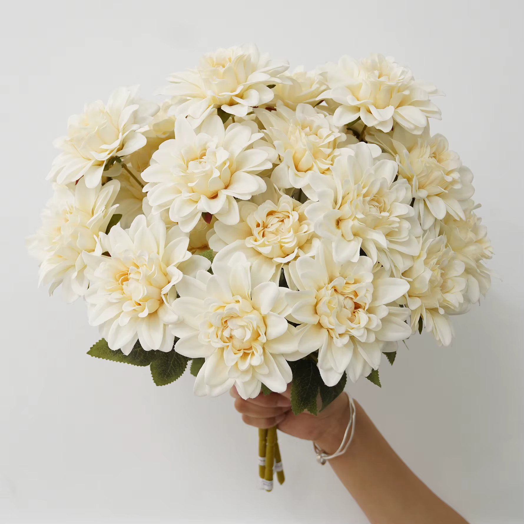 Fleur artificielle Dahlia Angela A8413 pour toile de fond de mariage