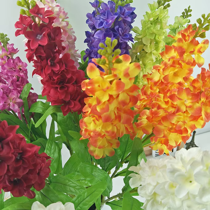 Branche de fleur violette artificielle de jacinthe avec feuille