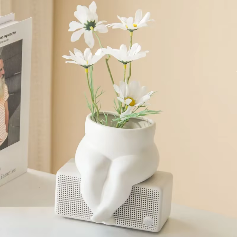 Vase à jambes en céramique décoratif