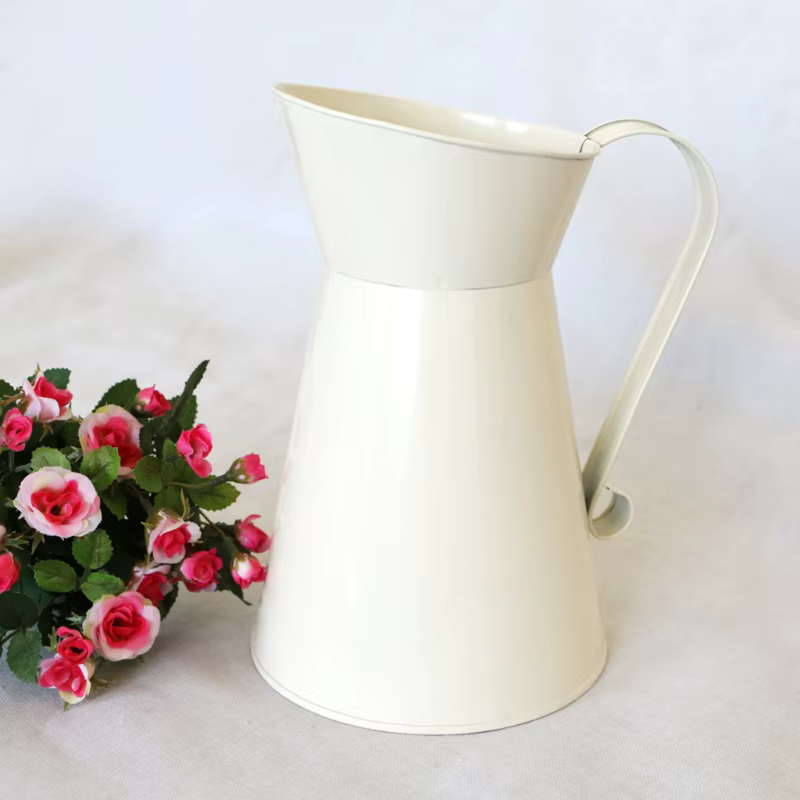 Pot fleur d'arrosage blanc rustique