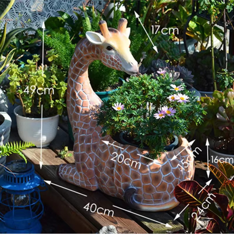 Pots de fleurs de girafe mignons