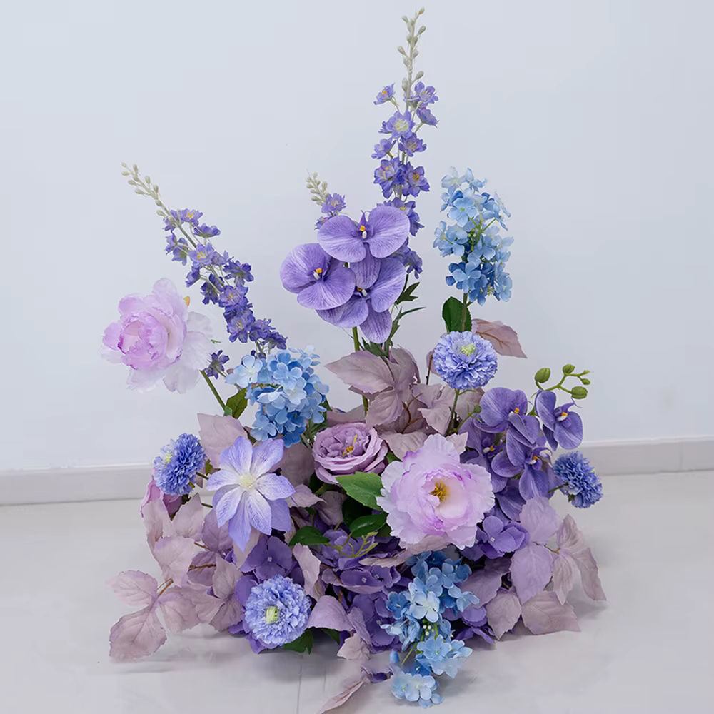 Arrangement de fleurs artificielles violettes luxueux