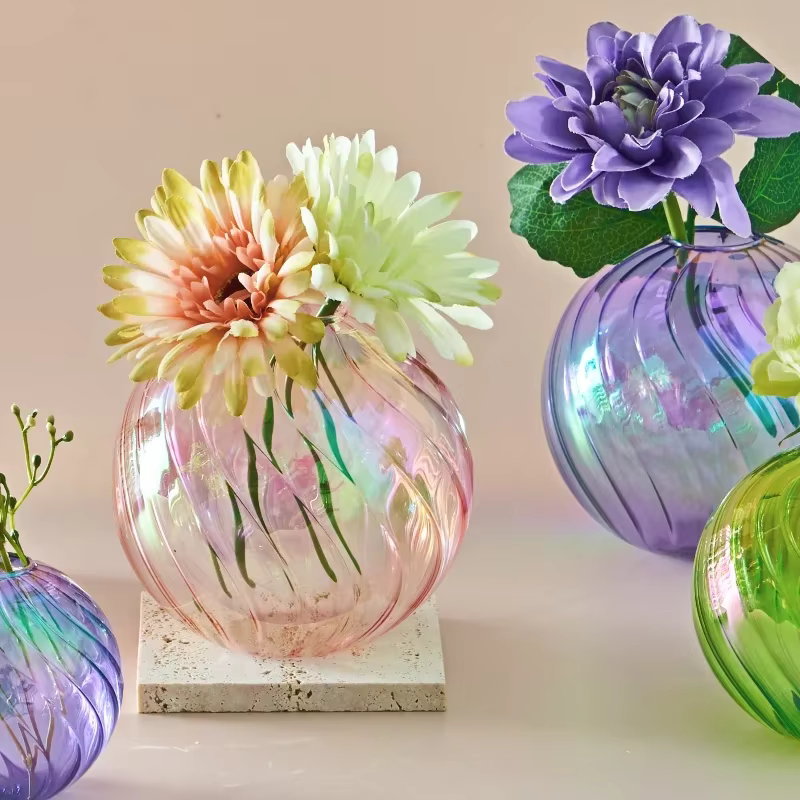 Vases boule irisés pour la décoration intérieure