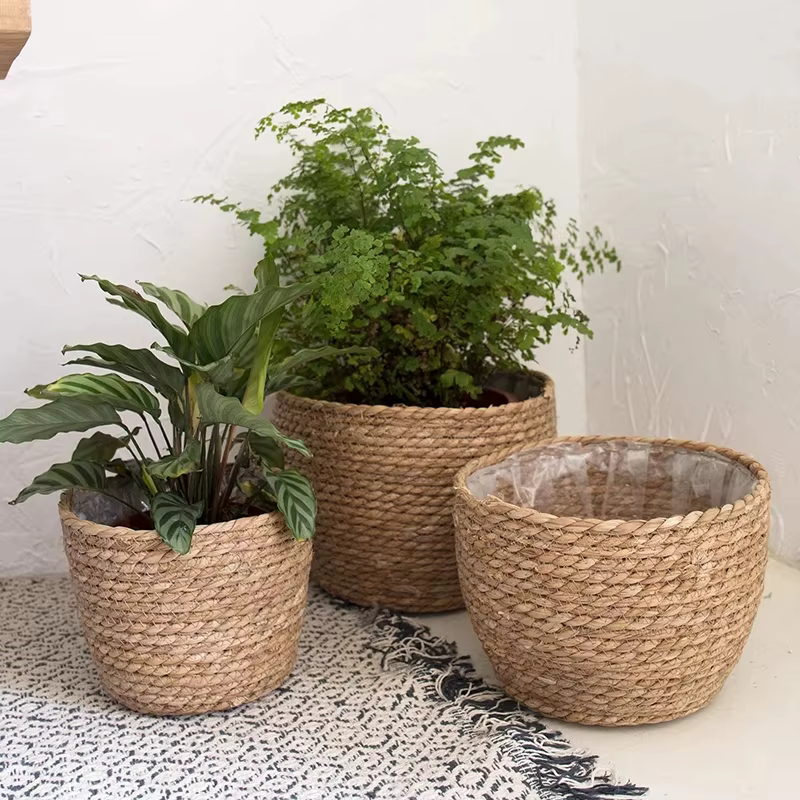 Pot de plantes à fleurs tissées en paille