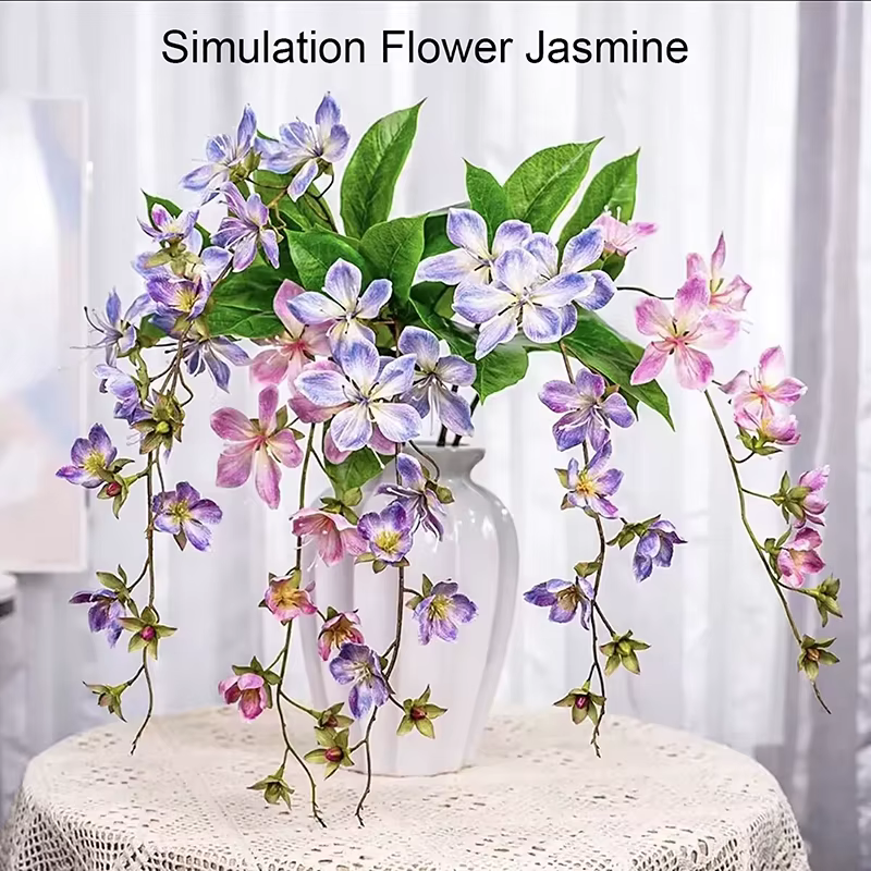 Fleurs artificielles suspendues au jasmin