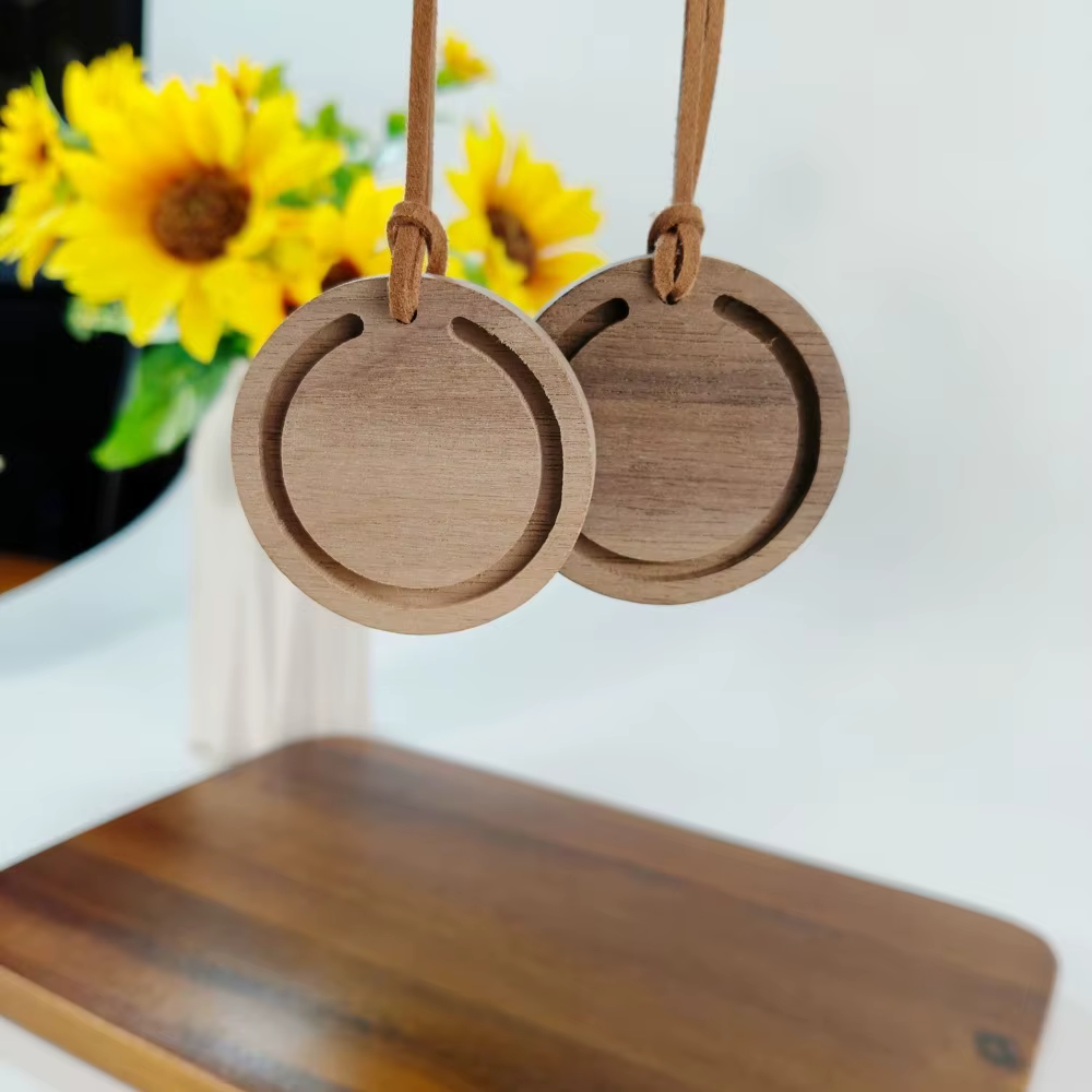 Diffuseur rond en bois de qualité supérieure, fait à la main en bois de cire blanche et noyer noir, accessoires aromatiques de Suspension de voiture élégants, 1 pièce