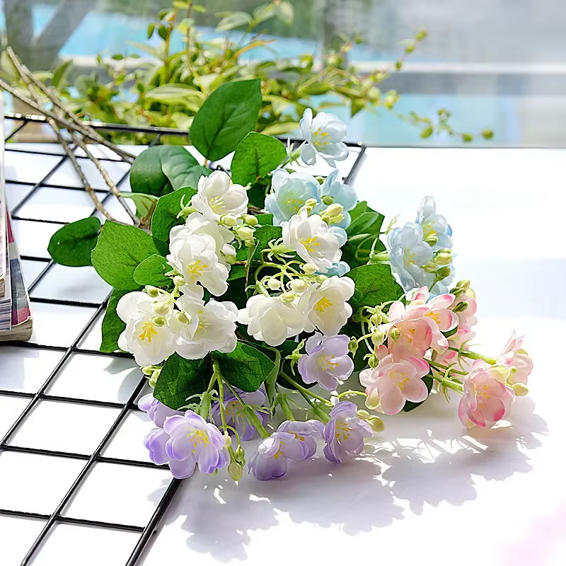 Petite fleur artificielle de jasmin