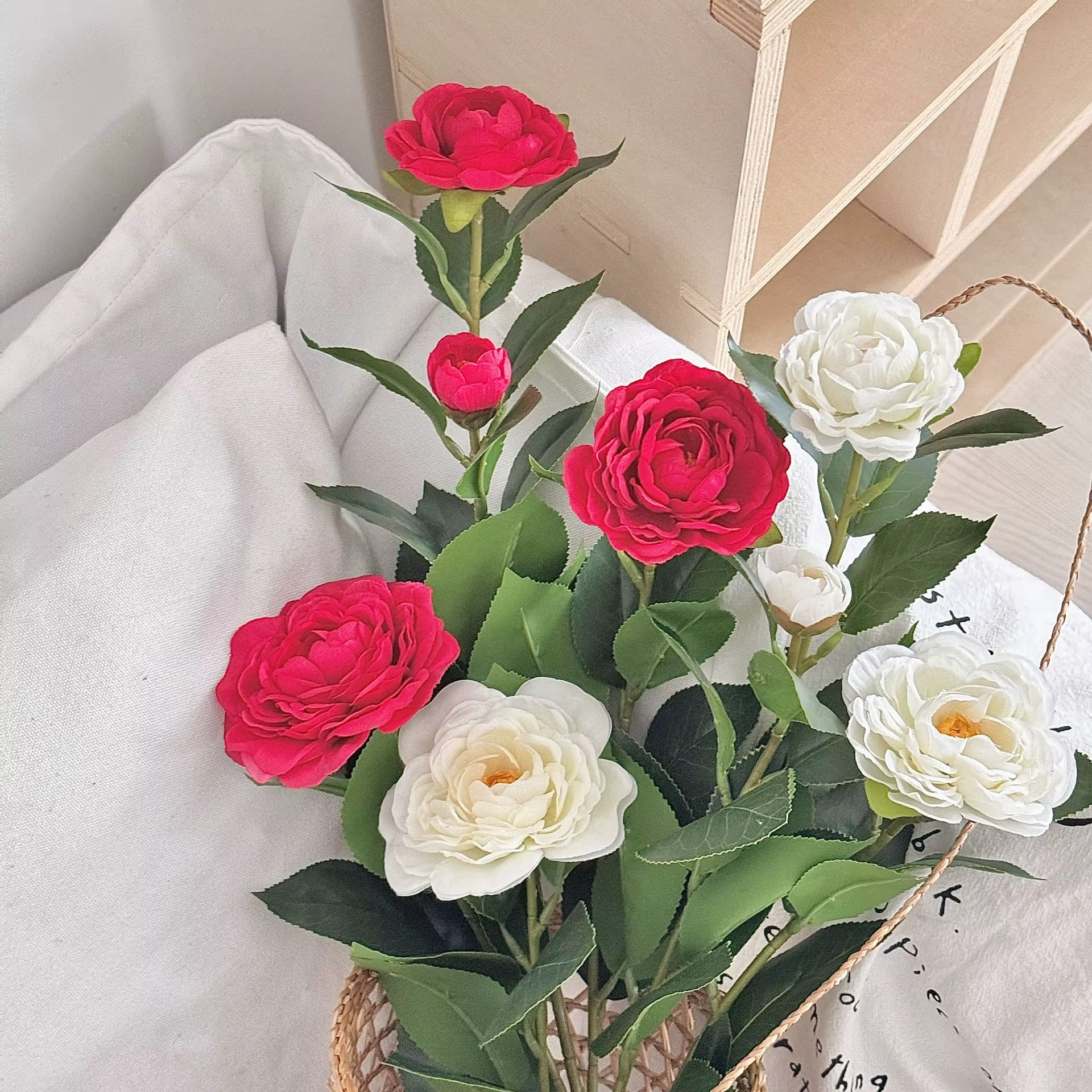 Branche de camélia artificielle 20.86 pouces
