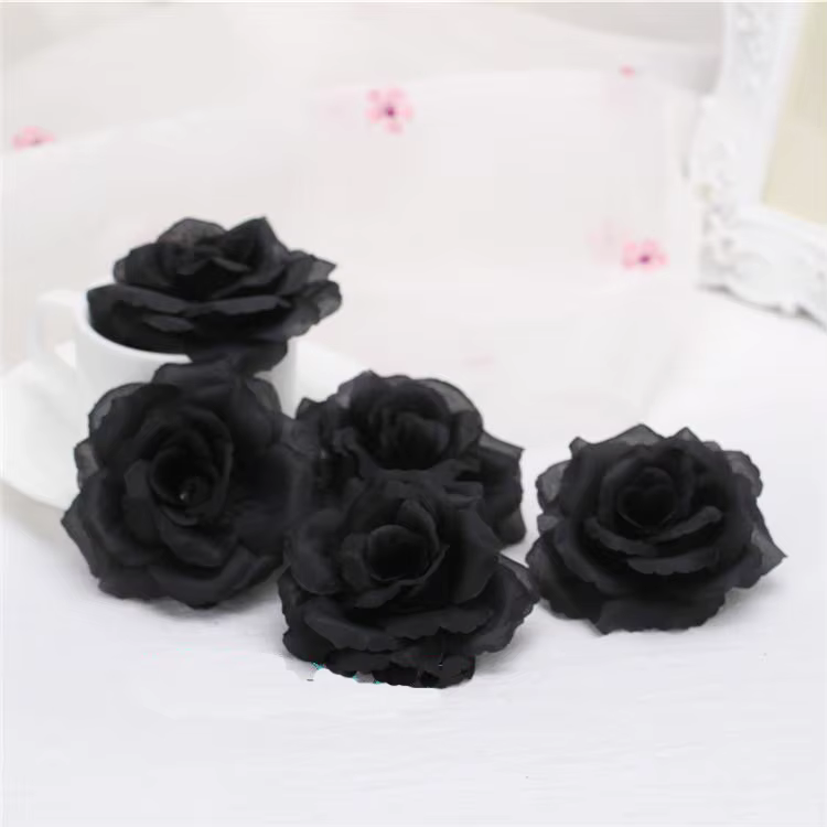 Têtes de roses artificielles noires en soie