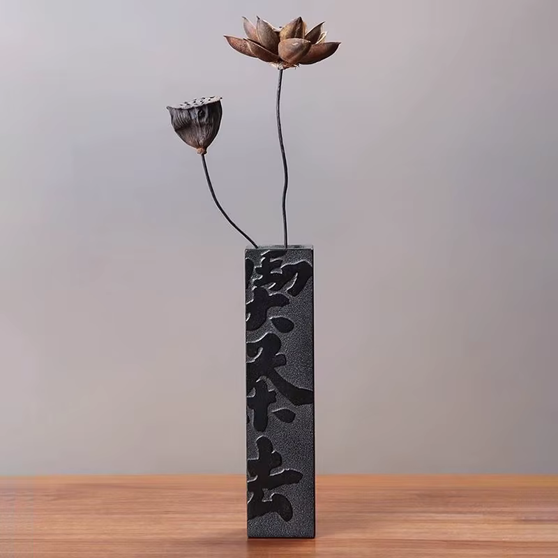 Vase en pierre de basalte noir de 30 cm