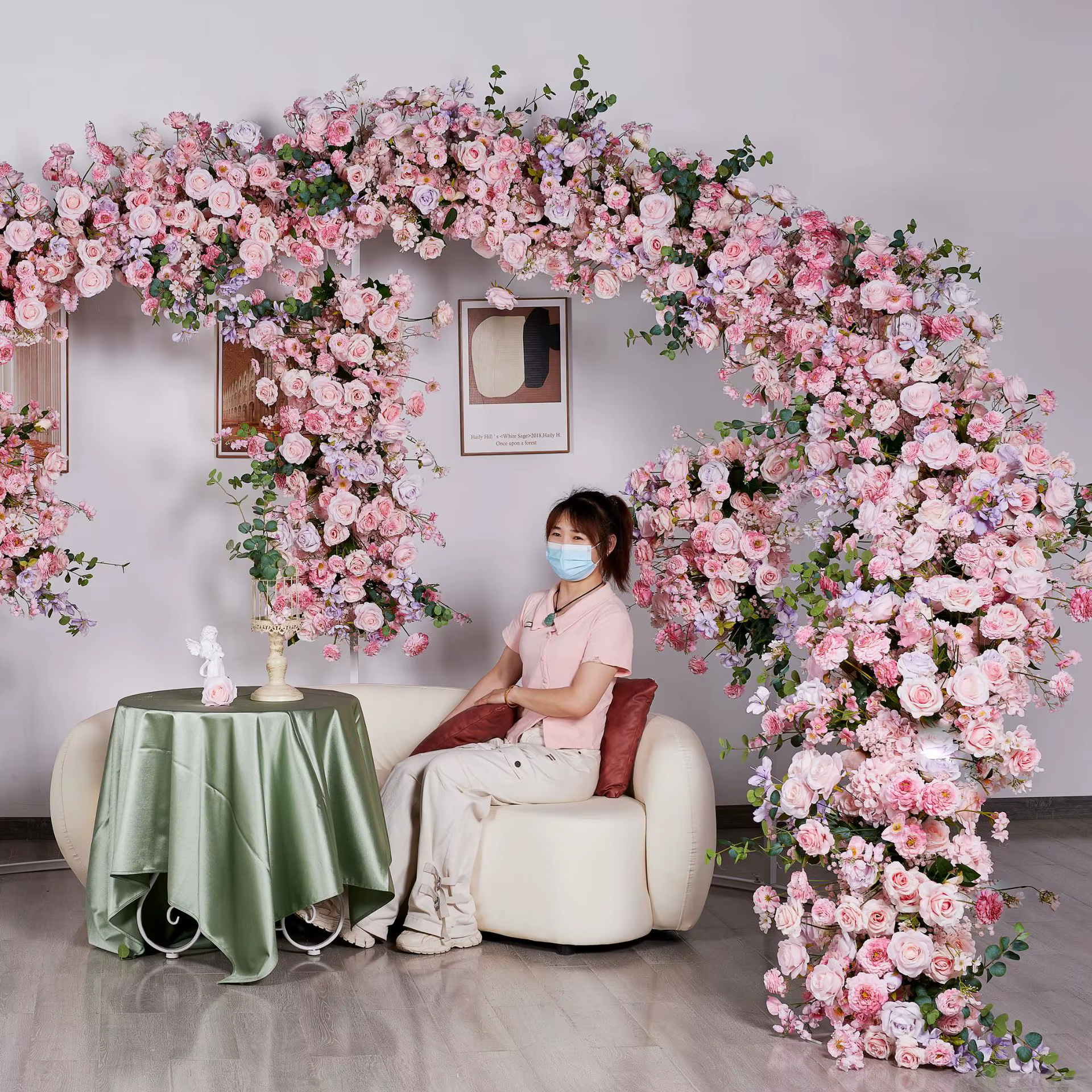 Arrangement de fleurs artificielles roses