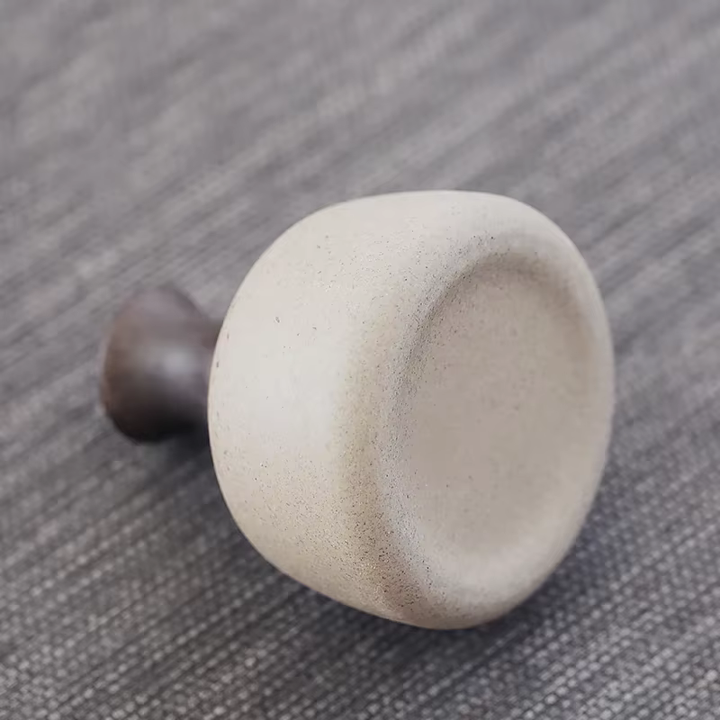 Petit vase en poterie chinoise