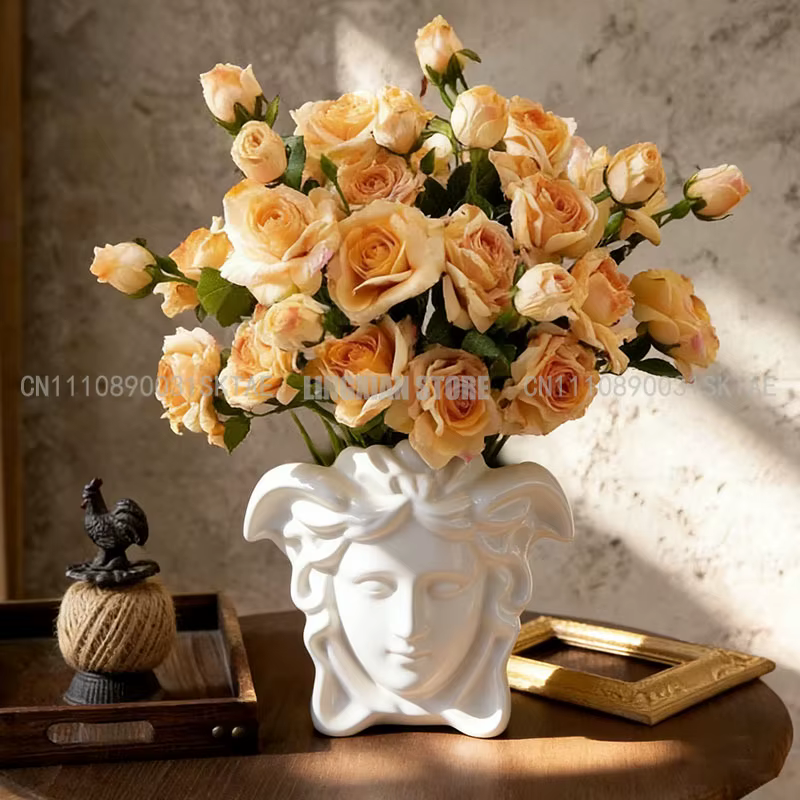 Pot de fleurs de style grec pour l'insertion