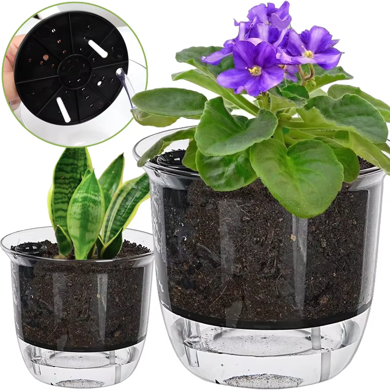 Pots de plantes en plastique