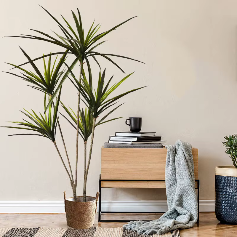 Grandes plantes de Dracaena artificielles tropicales en pot