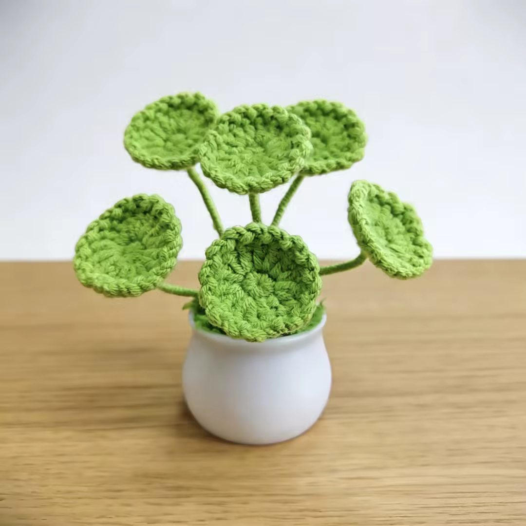 Plante tricotée mignonne en pot à quatre feuilles au crochet