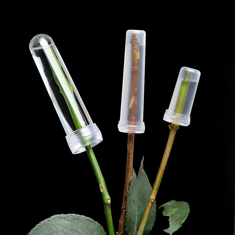 Tubes à fleurs en plastique