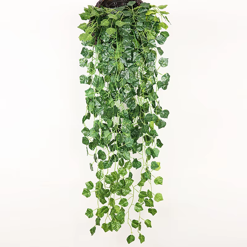 Plantes vertes artificielles suspendues
