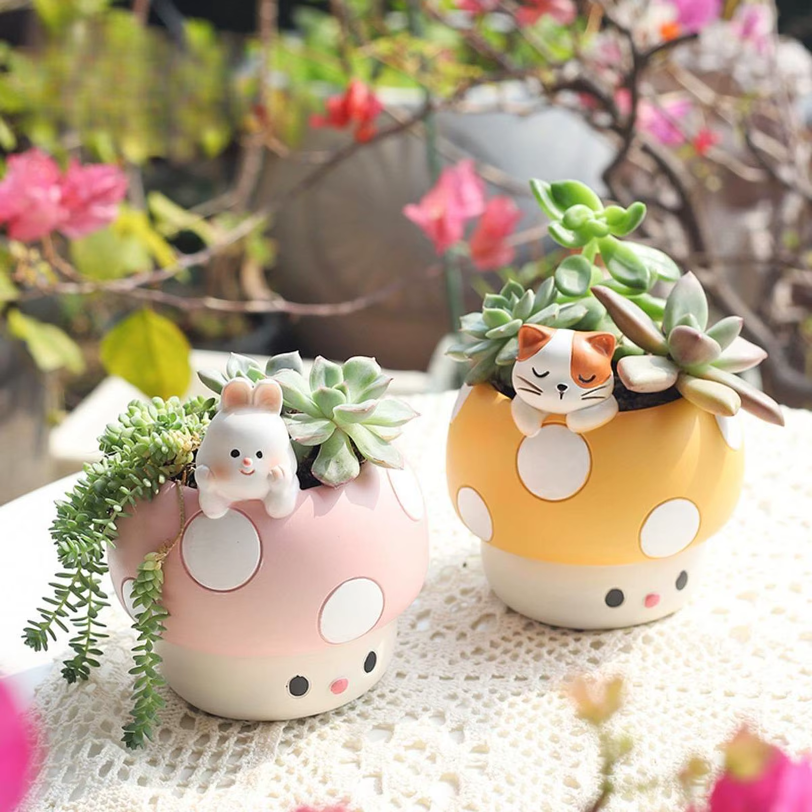 Pot de fleur en forme de champignon de dessin animé