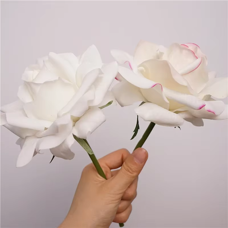 Roses artificielles hydratantes au toucher réel