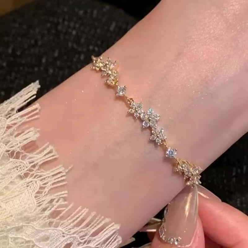 Bracelets de luxe en forme de fleur de Zircon brillant pour femmes, exquis, en métal et cristal, réglables, bijoux cadeaux de mariage