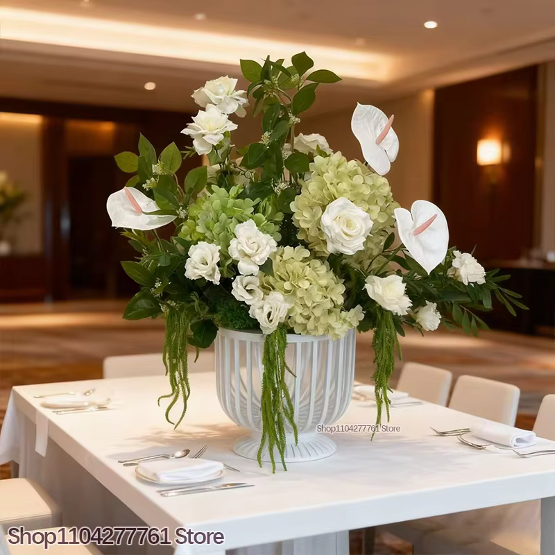 Décor de mariage, rangée de fleurs