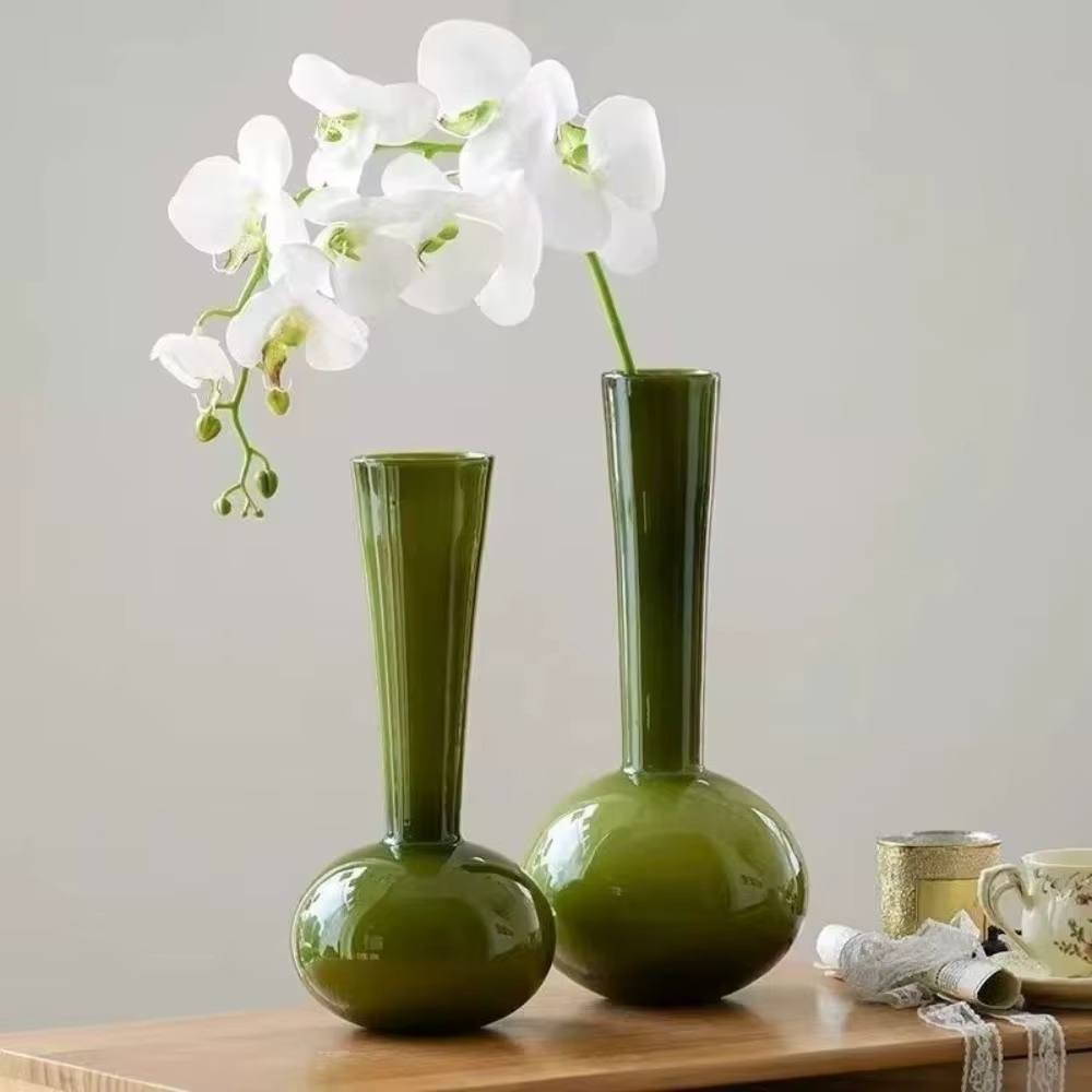 Vase en verre vert olive de style vintage français