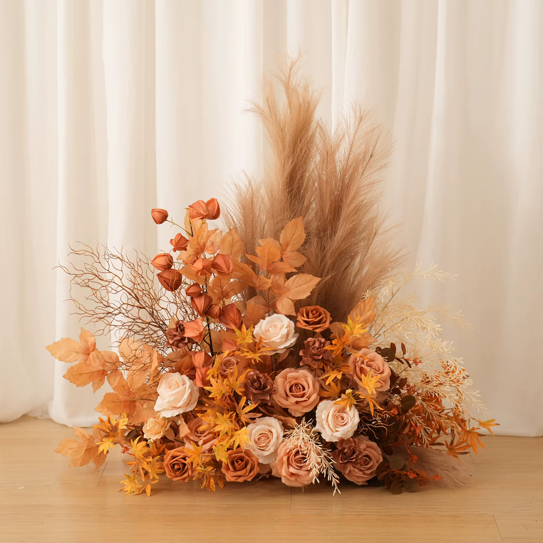 Angela Flower A9041 Composition florale suspendue en herbe de la pampa et roses d'automne pour décoration de mariage