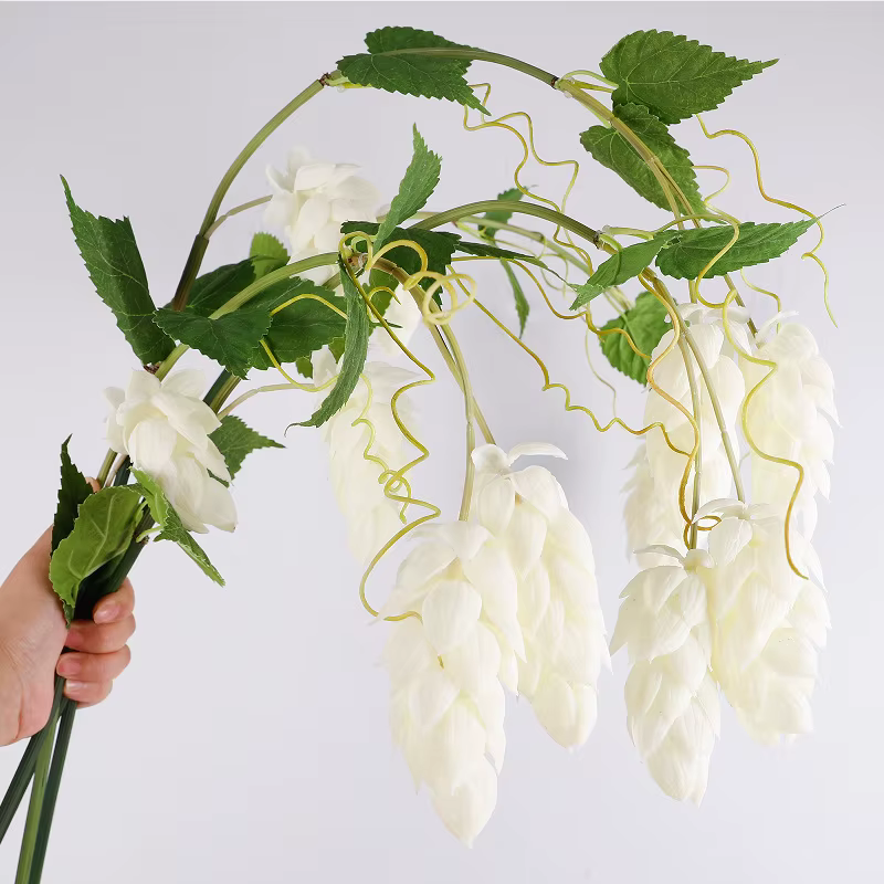 4 pièces de plantes artificielles suspendues à 3 têtes