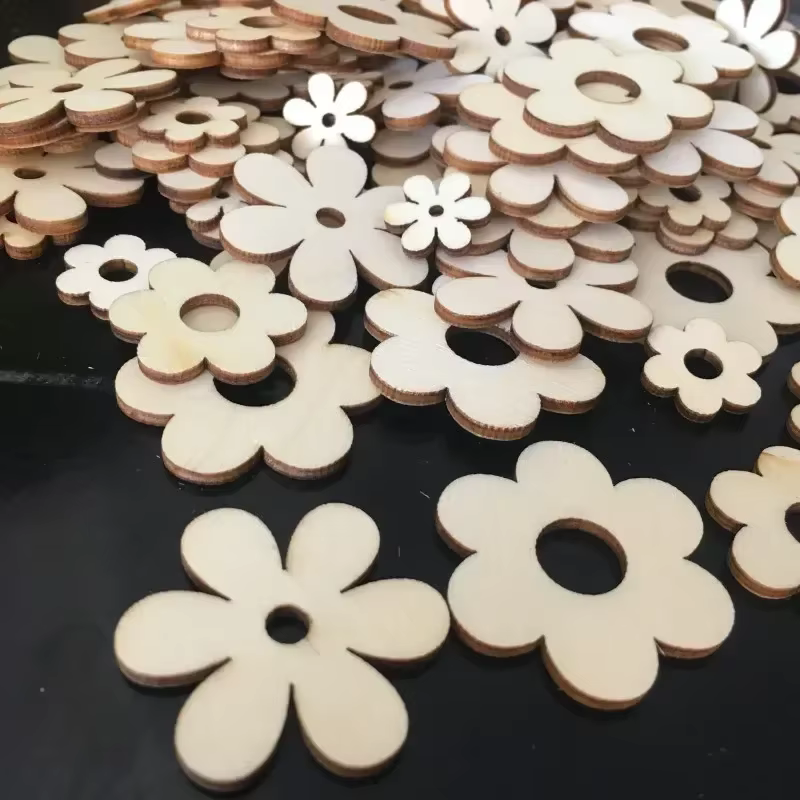 Ornements de fleurs en bois avec trou