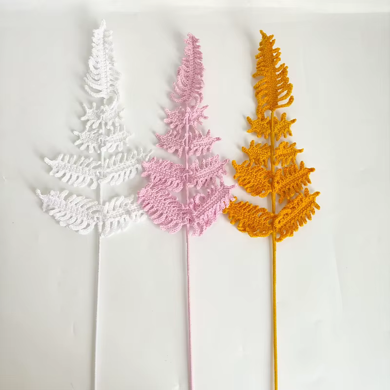 Bouquet de Fleurs avec Feuilles de Fougère et Enge Fini