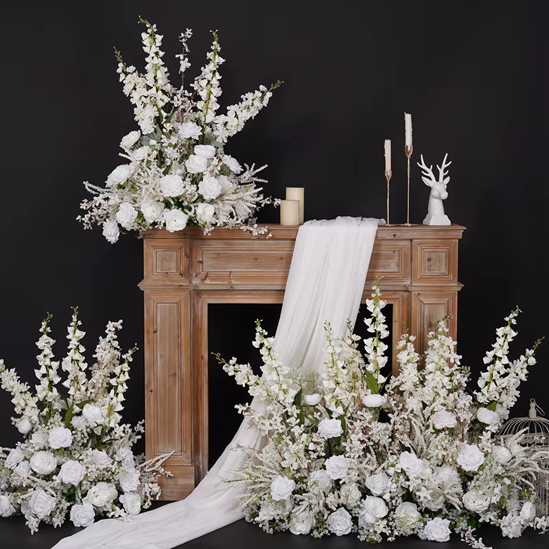 Rangée de fleurs de sol d'allée blanche de luxe