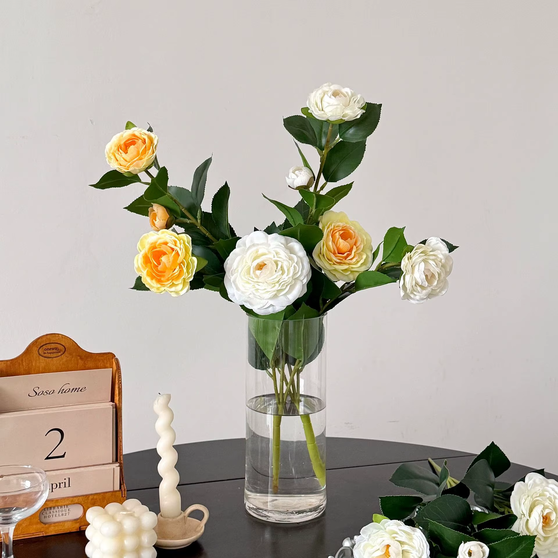 Branche de camélia artificielle 20.86 pouces