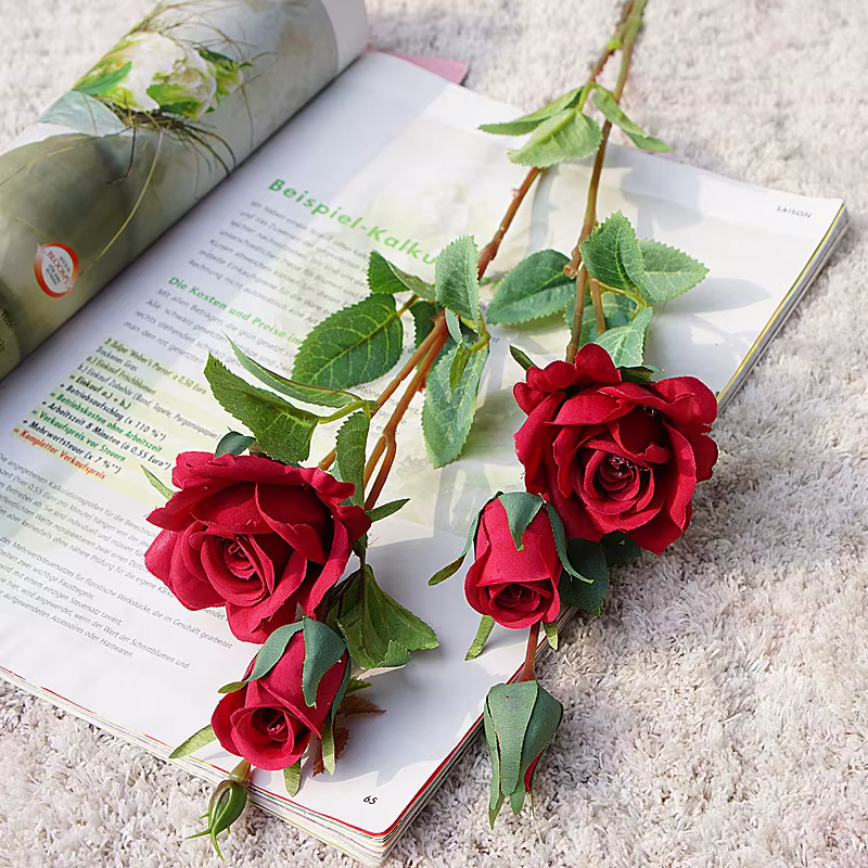 Belle rose artificielle en soie